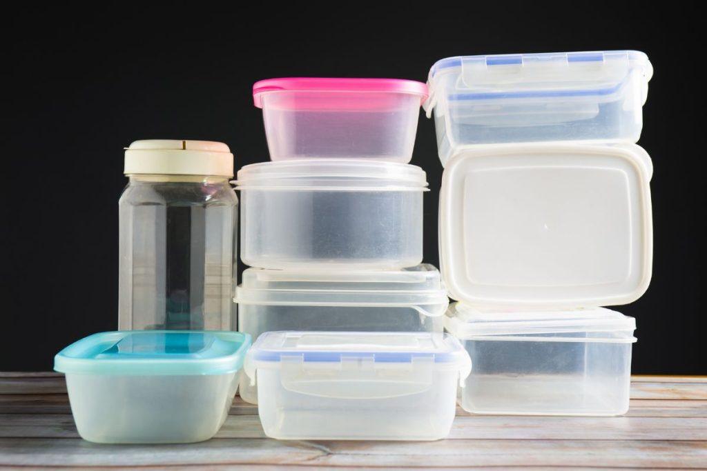 Šiuos virtuvės reikmenis vertėtų atnaujinti kartą per metus. Plastikinės dėžutės