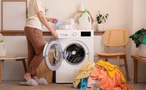 Skalbimo klaidos, kurios gadina drabužius ir skalbimo mašiną