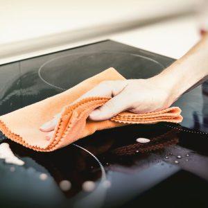 Spindinti švara: penki patarimai, kaip vėl suteikti viryklei naują blizgesį