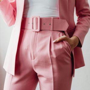 Su šiais patarimais lengvai išsirinksite kelnes pagal savo figūros tipą