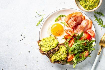 Sveiki pusryčiai po 40: kodėl pusryčių valgymas gali pakeisti jūsų savijautą