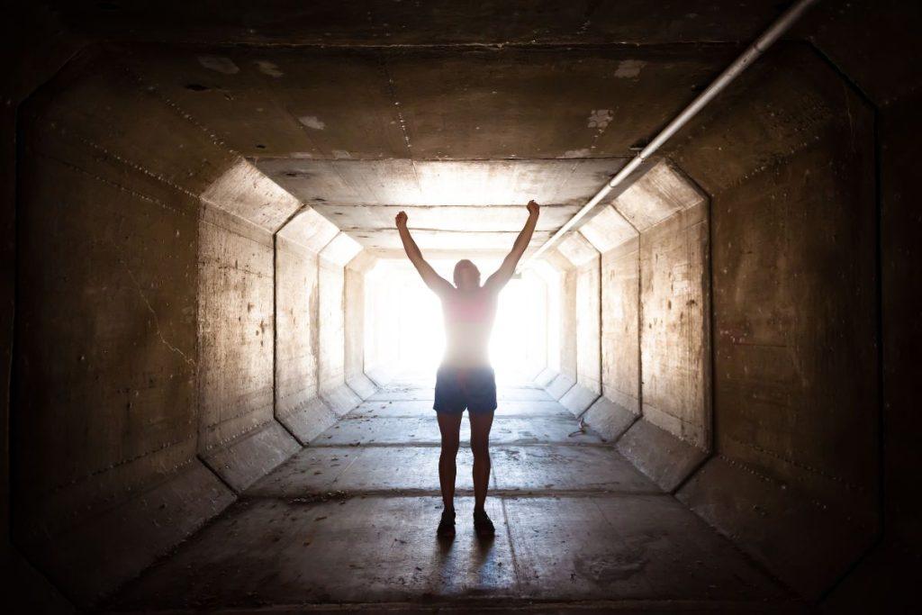 Šviesa tunelio gale paaiškinama smegenų aktyvumo šuoliu