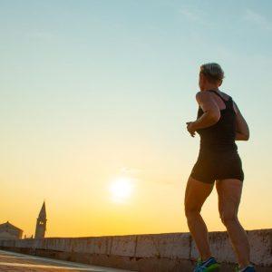 Traumatologo paaiškinimas, kodėl bėgiojimas rytais kenkia sveikatai