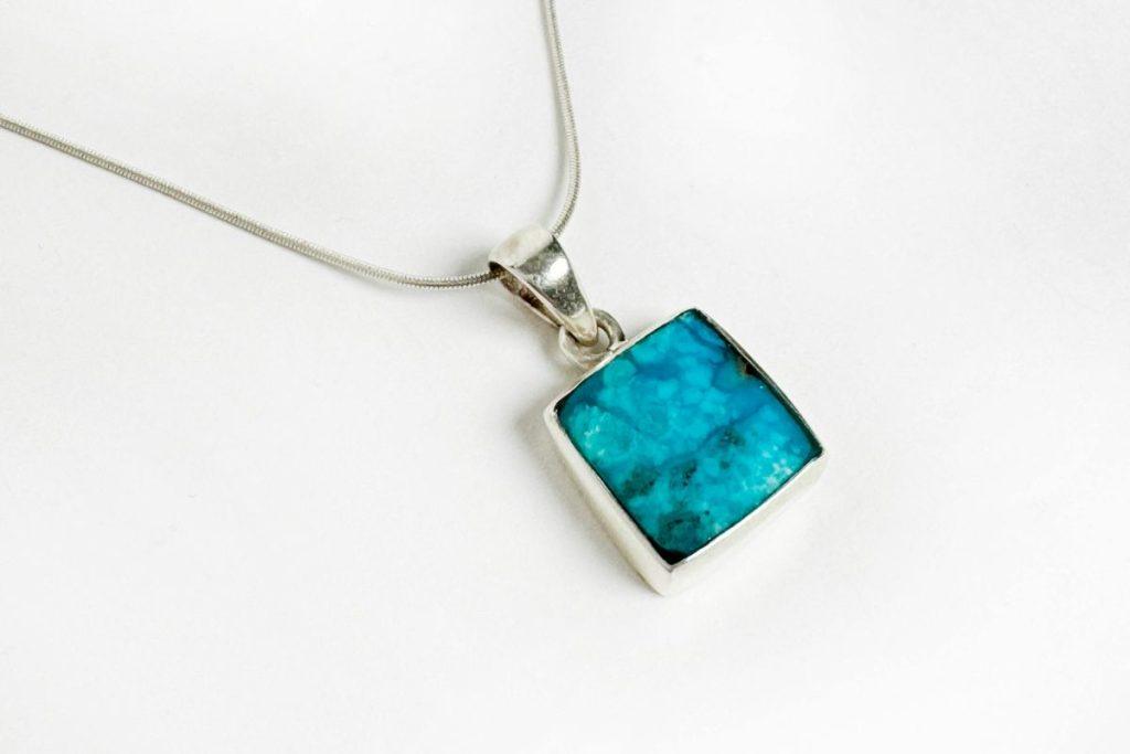 Turkis: magiškos šio akmens savybės ir kam jis tinka pagal Zodiako ženklą. Kaip tinkamai naudoti turkį kasdienybėje