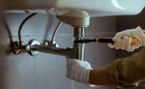 Užtenka vieno šaukšto, kad išvalytumėte užsikimšusią kriauklę ir atsikratytumėte nemalonaus kvapo