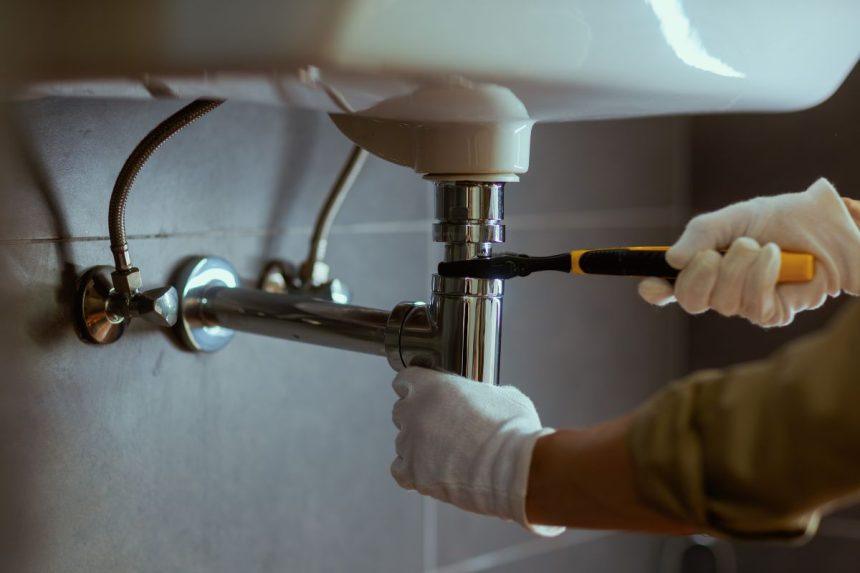 Užtenka vieno šaukšto, kad išvalytumėte užsikimšusią kriauklę ir atsikratytumėte nemalonaus kvapo