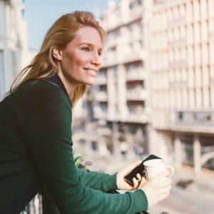 Vienatvės bijoti neverta – 4 dalykai, kuriais gali mėgautis vienišos moterys