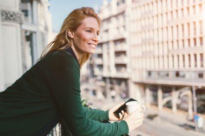 Vienatvės bijoti neverta – 4 dalykai, kuriais gali mėgautis vienišos moterys