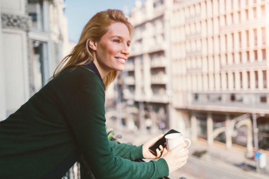 Vienatvės bijoti neverta – 4 dalykai, kuriais gali mėgautis vienišos moterys