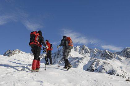 Visi plūsta į pavojingus kalnus – bet ką tai reiškia jų saugumui? Ar ekstremalios ekspedicijos tikrai vertos rizikos?