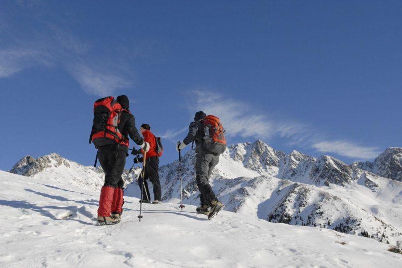 Visi plūsta į pavojingus kalnus – bet ką tai reiškia jų saugumui? Ar ekstremalios ekspedicijos tikrai vertos rizikos?
