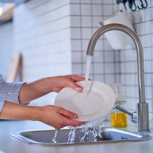 Yra vienas dalykas, kurį visada turėtumėte padaryti išplovę indus rankomis