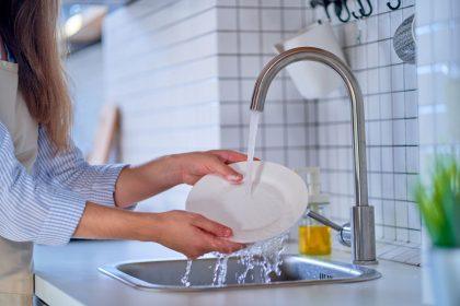 Yra vienas dalykas, kurį visada turėtumėte padaryti išplovę indus rankomis