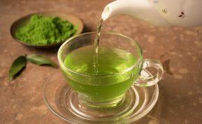 Žalioji arbata: kada naudinga, o kada gali pakenkti sveikatai