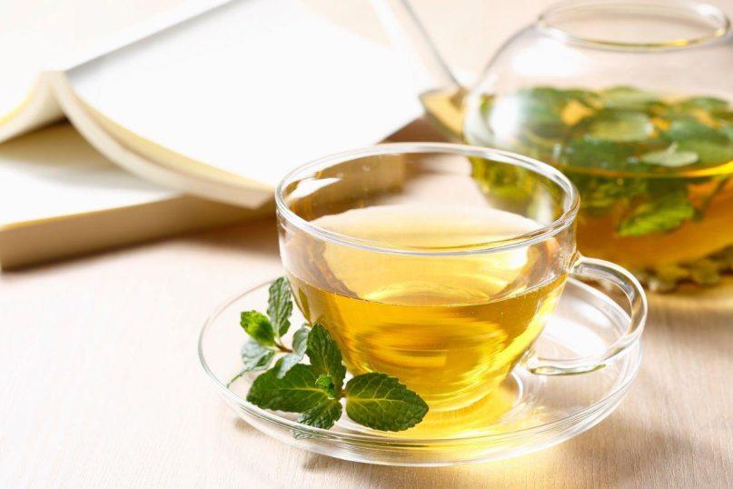 Žaliosios arbatos poveikis papildams: ką svarbu žinoti prieš derinant gėrimą su vitaminais