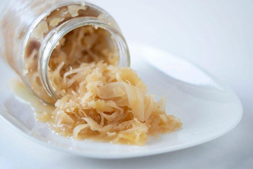 Žiemą visada rauginu kopūstus stiklainiuose pagal močiutės receptą. Tai labai paprasta!