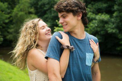 Zodiako ženklai, kurie gali uždusinti savo meile