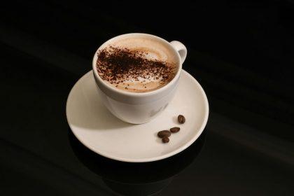 Kava su kakava: įberkite šaukštelį į rytinį puodelį ir smegenys dirbs kaip kompiuteris