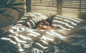 Miegas ilgiau nei 10 valandų: kodėl rytais vis tiek jaučiatės pavargę