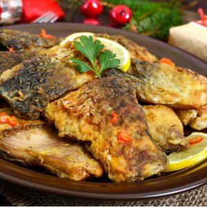 Kūčių karpis: kaip paruošti tobulą žuvį be dumblo skonio ir kad nesubyra keptuvėje