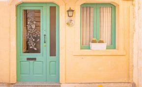 Lauko durys: kaip išsirinkti tas, kurios tikrai apsaugos jūsų namus