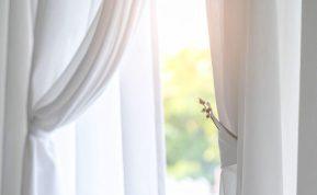 Užuolaidų balinimas: mažai žinomas būdas grąžins sniego baltumą prieš Kalėdas