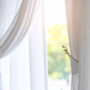 Užuolaidų balinimas: mažai žinomas būdas grąžins sniego baltumą prieš Kalėdas