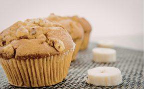 Bananų cinamono keksiukai: sveiki pusryčiai iki 100 kalorijų