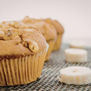 Bananų cinamono keksiukai: sveiki pusryčiai iki 100 kalorijų