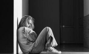 Mokslininkai atskleidė netikėtą depresijos požymį: tai jaučia beveik visi