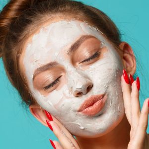 Baltymo ir medaus kaukė: veido pakėlimas per 10 minučių namuose