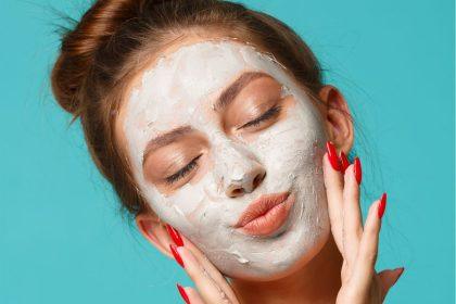 Baltymo ir medaus kaukė: veido pakėlimas per 10 minučių namuose