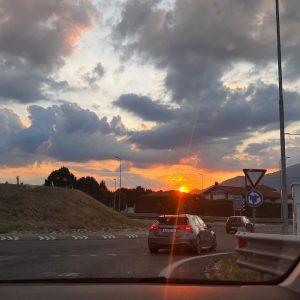 Taisyklė žiedinėje sankryžoje: kodėl ją 80% vairuotojų supranta neteisingai