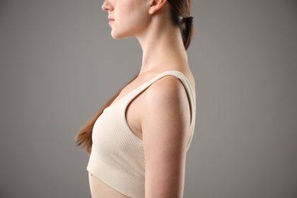 10 veiksmingų pratimų nuo susikūprinimo. Jie padės ištiesinti net ir kaklo kuprelę, ir pagerins laikyseną!