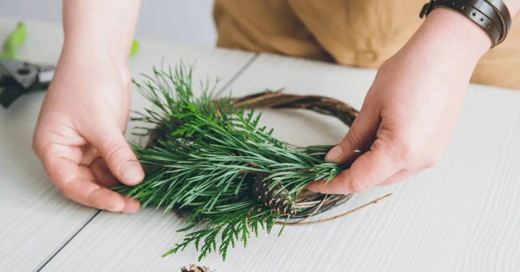 Žalumos tvirtinimas prie vainiko