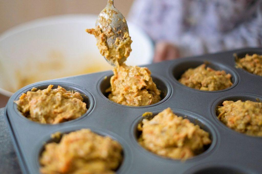 Bananų cinamono keksiukai: sveiki pusryčiai iki 100 kalorijų. Kodėl bananų cinamono keksiukai yra puikus pasirinkimas
