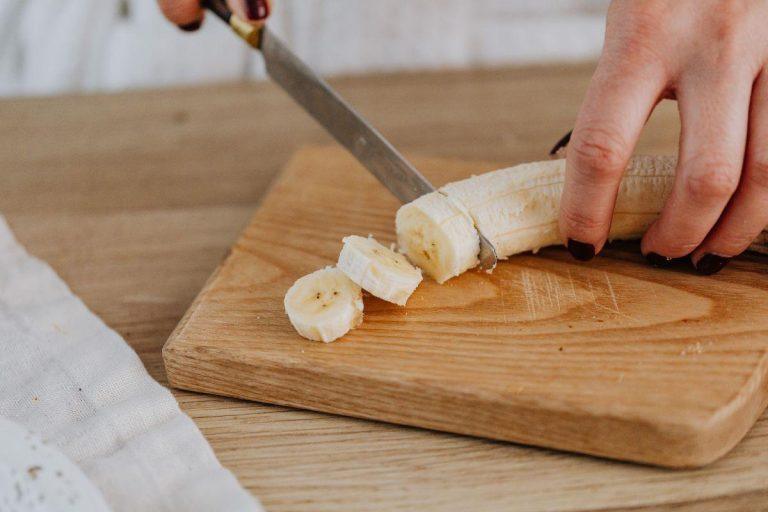 Pjaustomas bananas pusryčiams pagal japonijos rytinę dietą