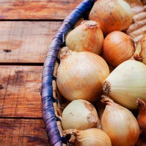 22 būdai, kaip galite panaudoti svogūnus sveikatai ir grožiui