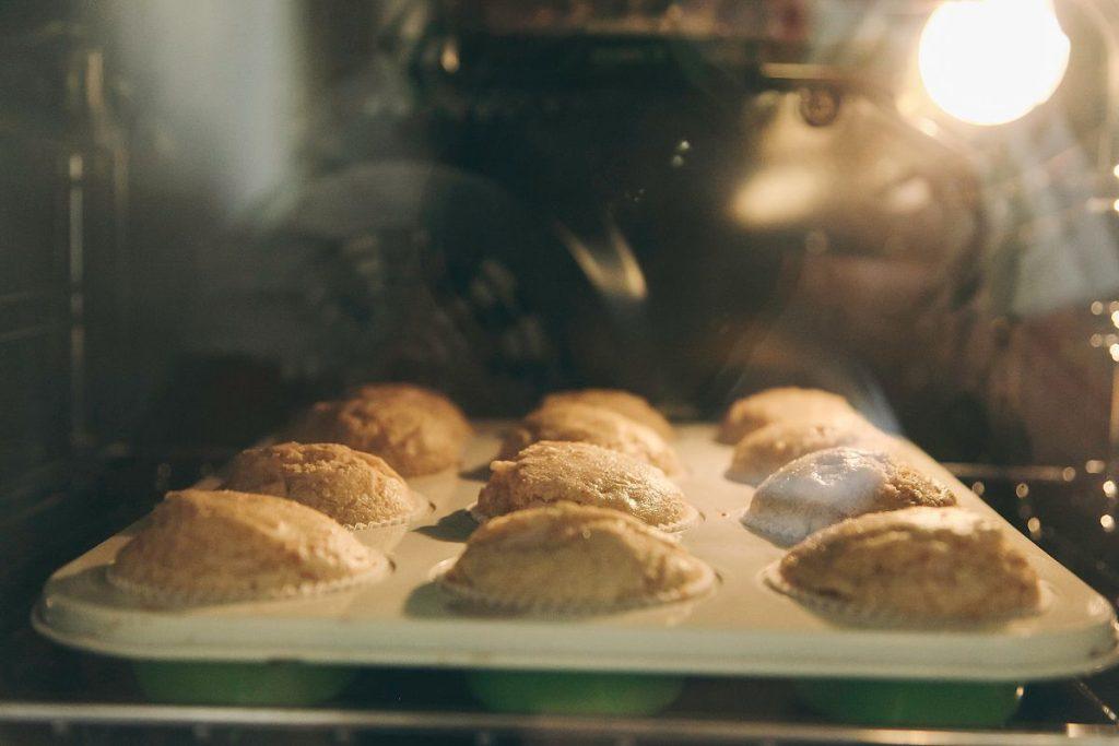 Bananų cinamono keksiukai: sveiki pusryčiai iki 100 kalorijų. Ingredientų nauda jūsų organizmui