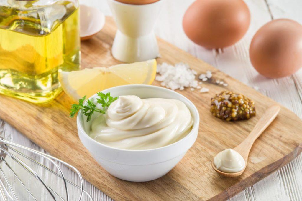 Vištienos krūtinėlės mišrainė: receptas toks paprastas, kad net vaikas įsimins – Naminis majonezas per 3 minutes