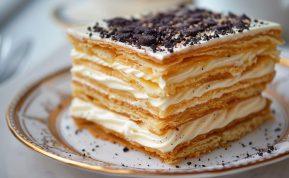 Tinginių Napoleonas – greitas tortas be kepimo per 30 minučių