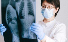 3 priemonės, kurios padės pilnai išvalyti nuo rūkymo užterštus plaučius