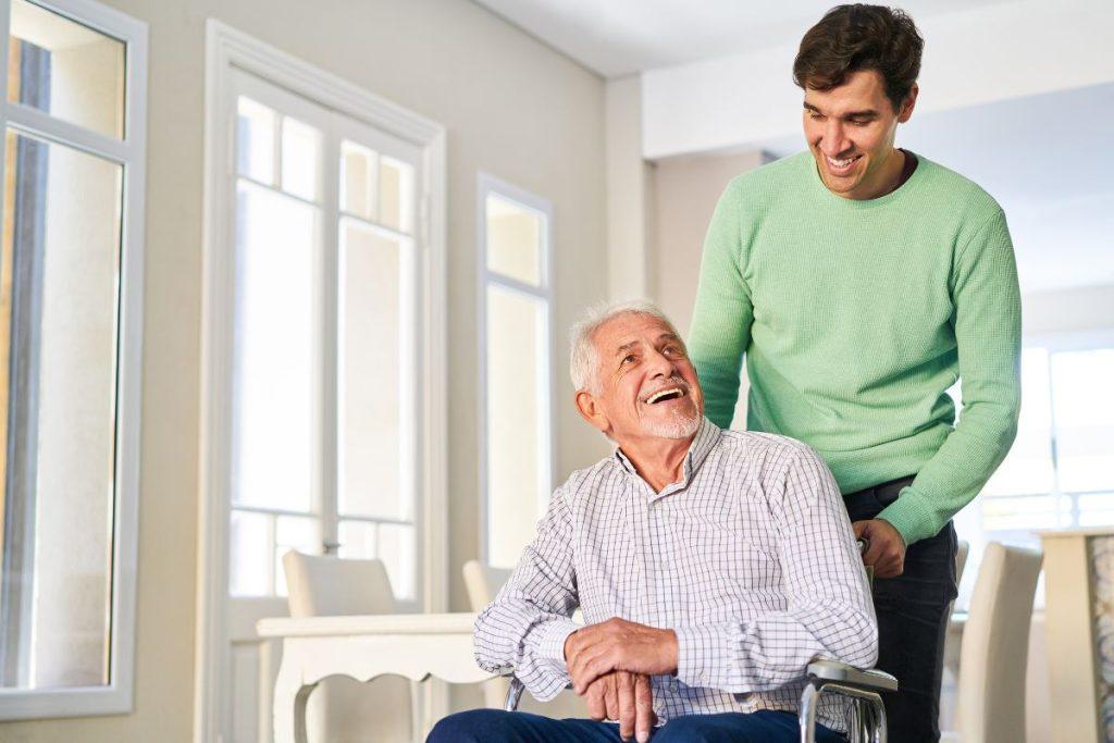 4 aiškūs požymiai, kad asmenį gali ištikti insultas. Kaip atpažinti realiame gyvenime