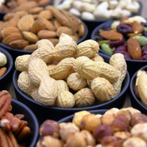 4 svarbiausios priežastys, kodėl į savo mitybos racioną turėtumėte įtraukti riešutus