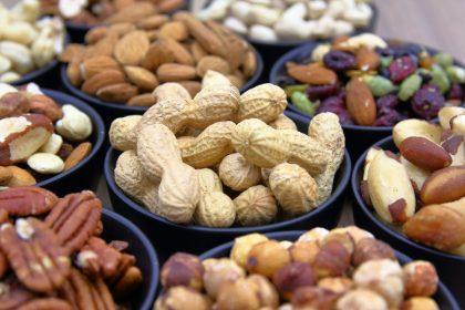 4 svarbiausios priežastys, kodėl į savo mitybos racioną turėtumėte įtraukti riešutus