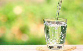 5 gėrimai plokštesniam pilvui: ekspertų rekomendacijos