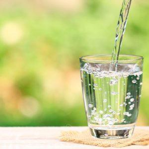 5 gėrimai plokštesniam pilvui: ekspertų rekomendacijos