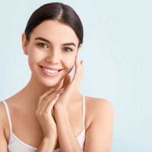 5 įpročiai, kurie padės džiaugtis sveika ir spindinčia oda: specialistų rekomendacijos