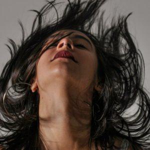 70-ųjų ir 80-ųjų sugrįžimas. Dabar moterys prašo vieno plaukų kirpimo