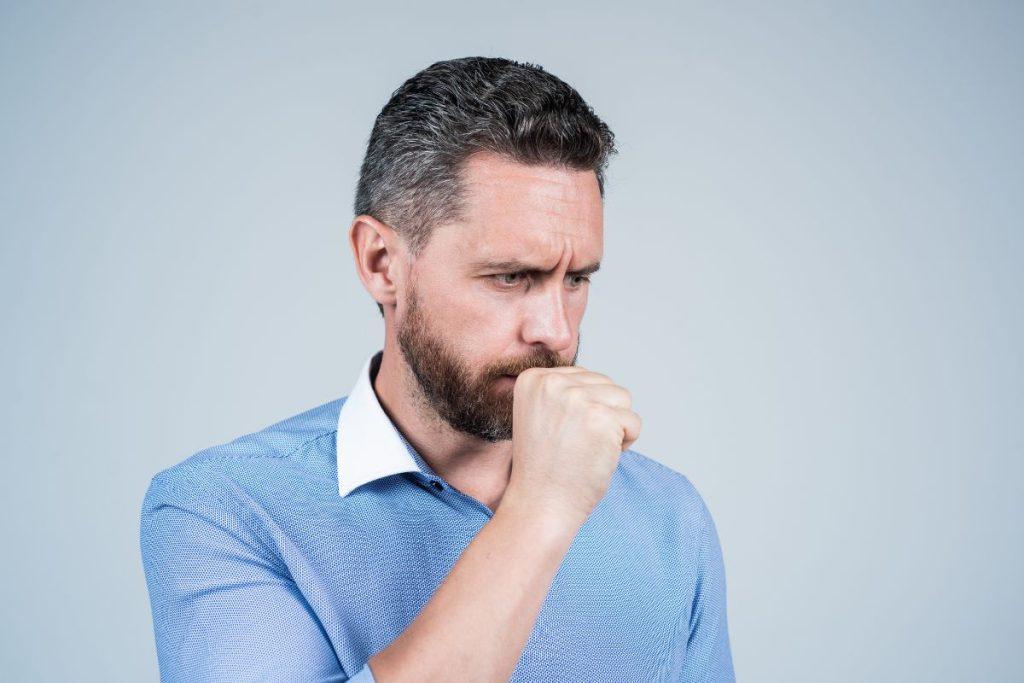 8 įspėjamieji ženklai, kad jūsų širdis nedirba taip, kaip turėtų. Dažnas kosulys